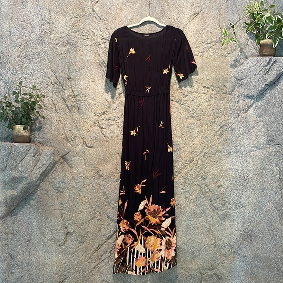 Billabong dress, XS. Black, floral details. Maxi dress. Excellent condition. - Picture 4 of 4